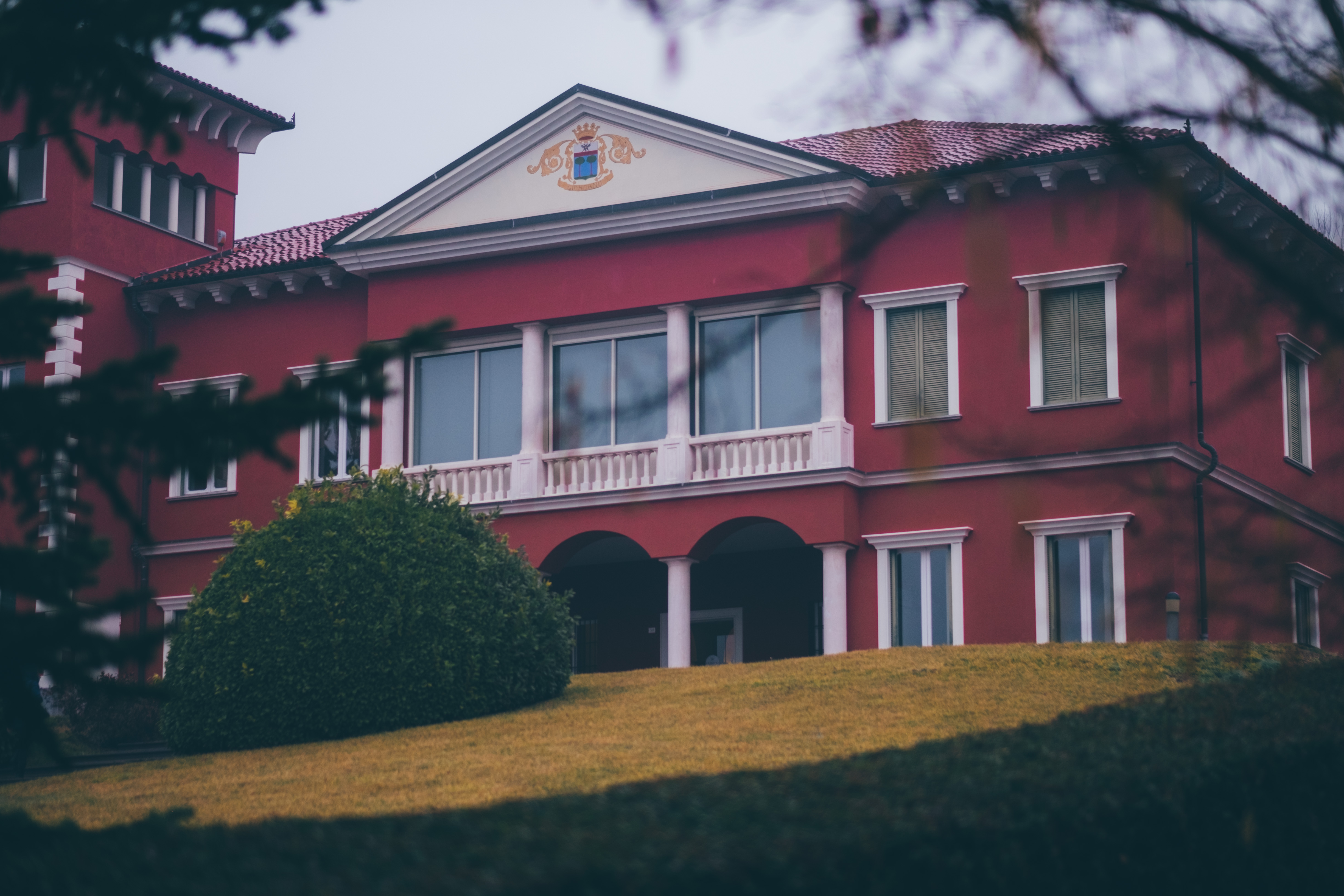 Nous racontons une histoire de tradition, de confiance et de qualité. Nous racontons une histoire de tradition, de confiance et de qualité.